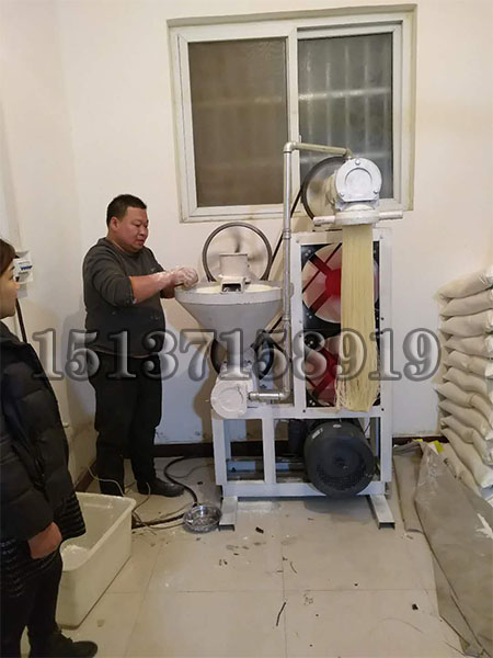 多功能米線機試機現場 多功能米線機調試現場