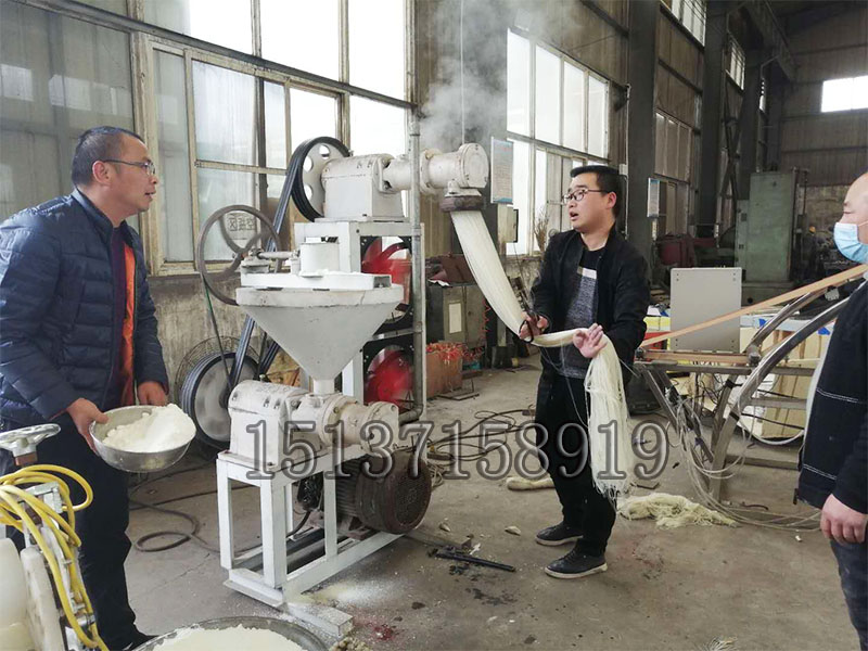 米線機試機現(xiàn)場